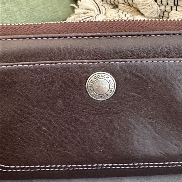Vintage Coach Chelsea Zip Around Wallet - Picture 2 of 9
